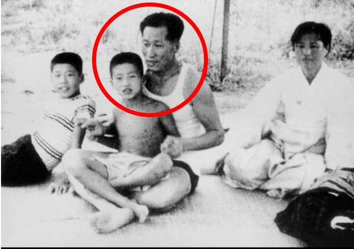 출처 : 아산정주영닷컴, 1960년대 초 가족사진(왼쪽부터 정몽헌, 정몽준, 정주영, 변중석 여사)