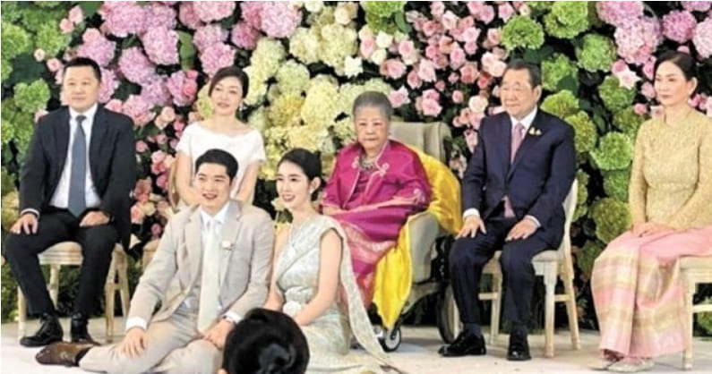 2022년 11월 26일 태국 수도 방콕의 한 호텔에서 백범 김구 선생의 증손녀(앞줄 오른쪽)와 태국 재계 1위인 CP그룹 수파낏 치라와논 회장(뒷줄 왼쪽)의 아들(앞줄 왼쪽)이 결혼식을 올렸다다. 수파낏 회장 부인인 마리사 특별고문(뒷줄 왼쪽에서 두 번째)은 한국계다.